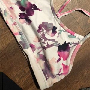 Lululemon sports bra size 4